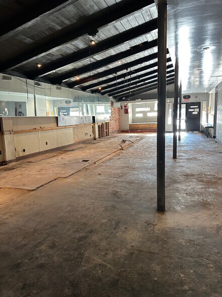 More Photos Of 316 14th St, Oakland Bar For Sale