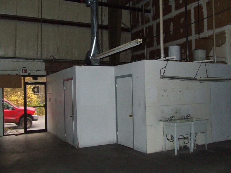 More Photos Of 876 N Lenola Rd, Moorestown Warehouse For Lease