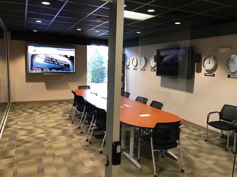 More Photos Of 8030 Arrowridge Blvd, Charlotte Office For Sale