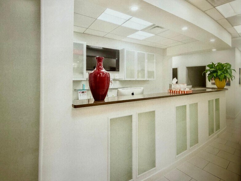 More Photos Of 560 Northern Blvd, Great Neck Medical For Lease