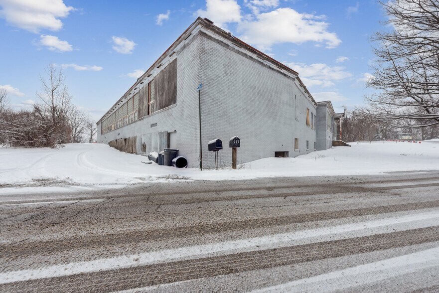 More Photos Of 1131 Sunview ave, Jeannette Manufacturing For Sale