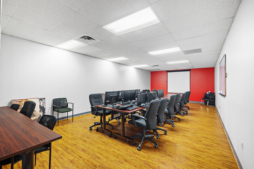 More Photos Of 981 NW Howell Mill Rd, Atlanta Unknown For Lease
