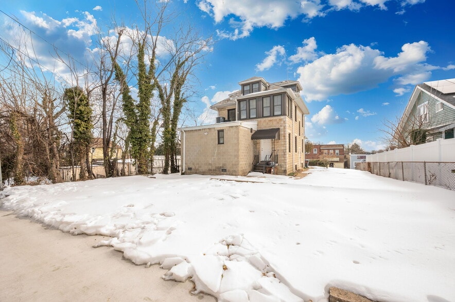 More Photos Of 4920 Belair Rd, Baltimore Office For Sale