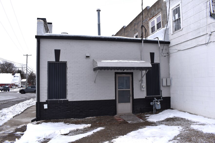 More Photos Of 80820 Main St, Memphis Storefront For Sale