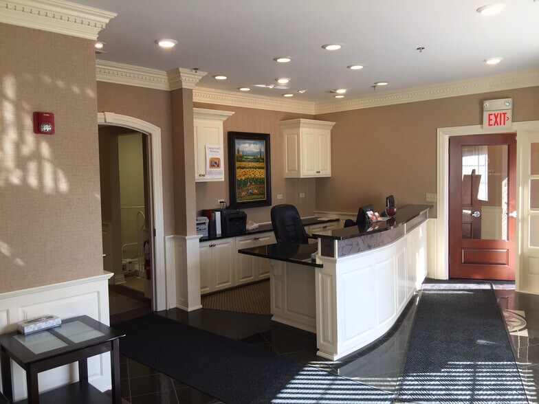 More Photos Of 6 E Saint Charles Rd, Lombard Medical For Lease