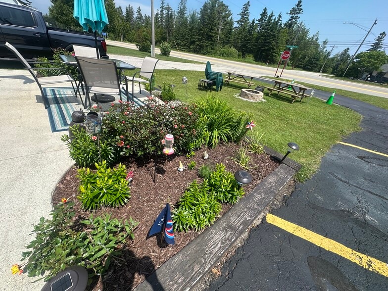 More Photos Of 2040 I-75 Business Loop, Saint Ignace Hotel For Sale