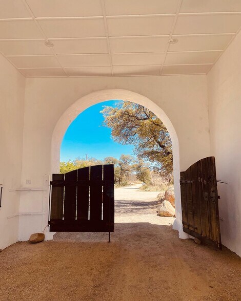 More Photos Of 1170 Rancho Robles Rd, Oracle Hotel For Sale