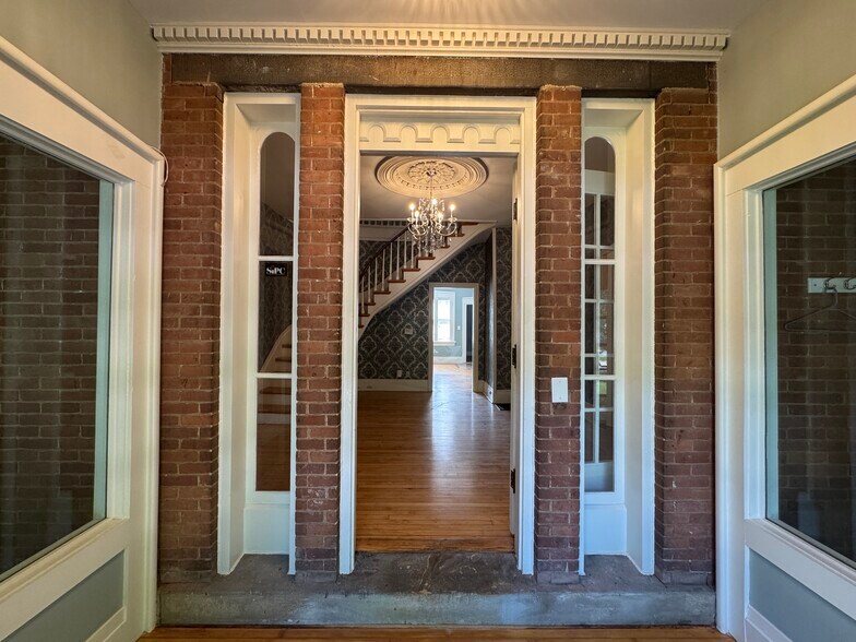 More Photos Of 33 Public Sq, Brecksville Office For Lease