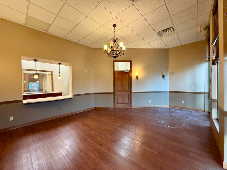 More Photos Of 2127 Midlands Ct, Sycamore Medical For Sale