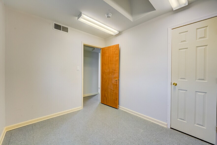 More Photos Of 4410 74th Ave, Hyattsville Medical For Lease