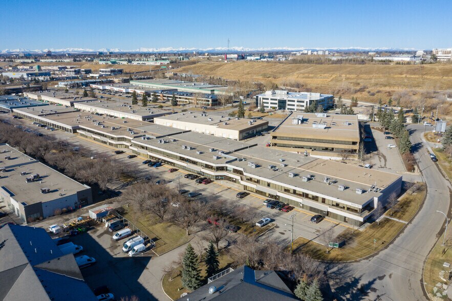 More Photos Of 6025 12th St SE, Calgary Showroom For Lease