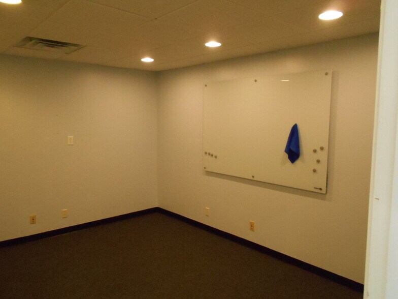 More Photos Of 4625 Progress Dr, Columbus Light Distribution For Lease