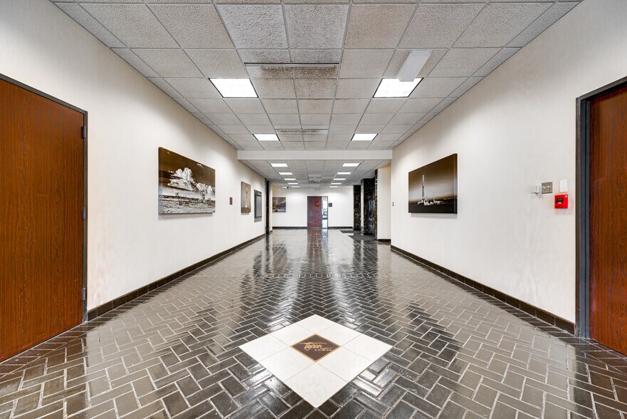 More Photos Of 24 Smith Rd, Midland Office For Lease