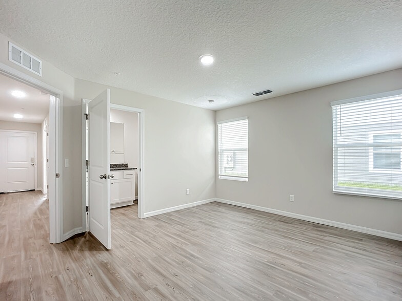 More Photos Of 9556 Hood Rd, Jacksonville Apartments For Sale