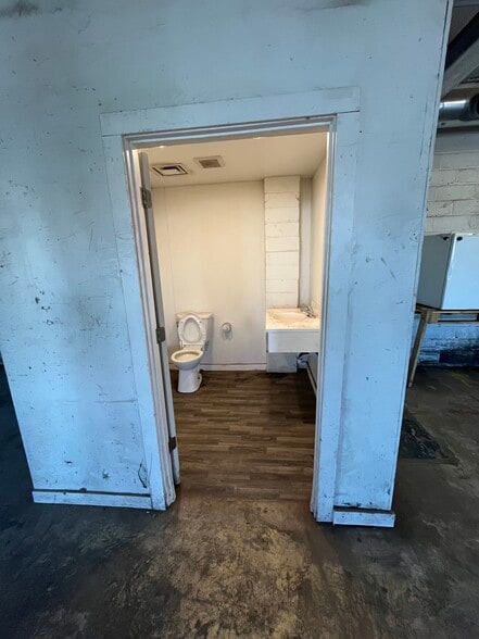 More Photos Of 76 21st St, Newport Warehouse For Lease