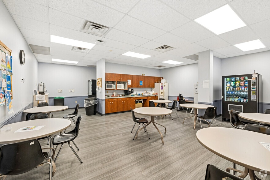 More Photos Of 10B Airline Dr, Albany Office For Sale
