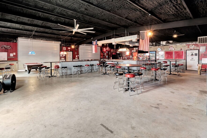 More Photos Of 23404 NW Zac Lentz Pky, Victoria General Retail For Sale