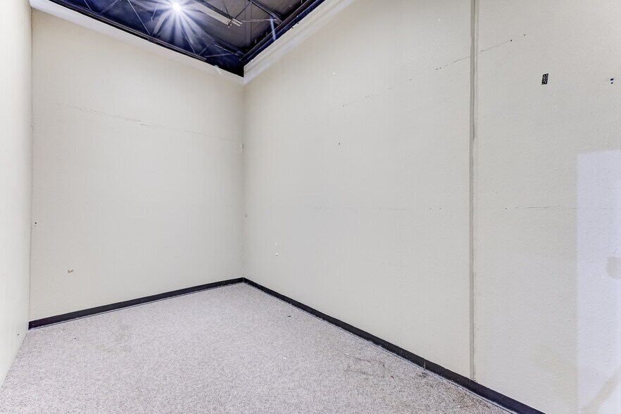 More Photos Of 9802 Whithorn Dr, Houston Office For Sale