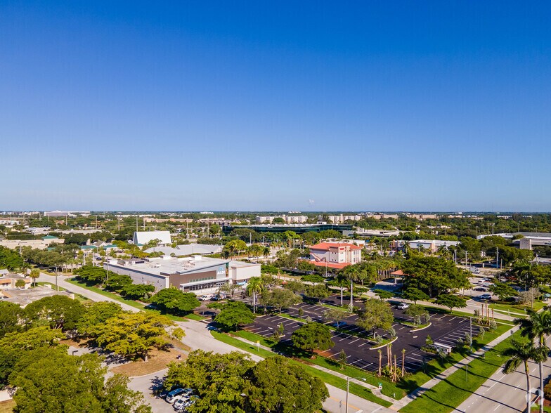 More Photos Of 4901 N Federal Hwy, Boca Raton Storefront For Lease
