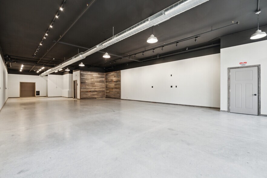 More Photos Of 120 W Main St, Solon Storefront For Lease