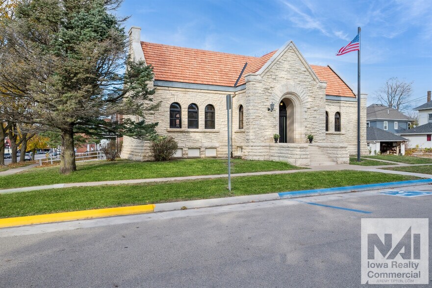 More Photos Of 100 E 1st St, Anamosa Specialty For Sale