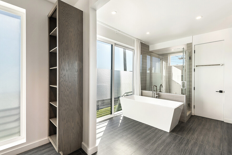 More Photos Of 1002 N Hudson Ave, Los Angeles Apartments For Sale
