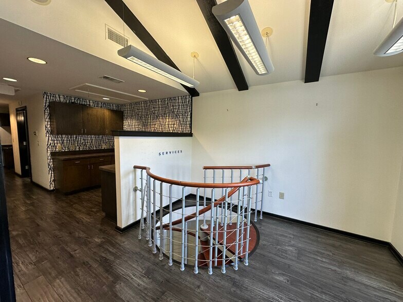 More Photos Of 442 Government St, Baton Rouge Office For Sale