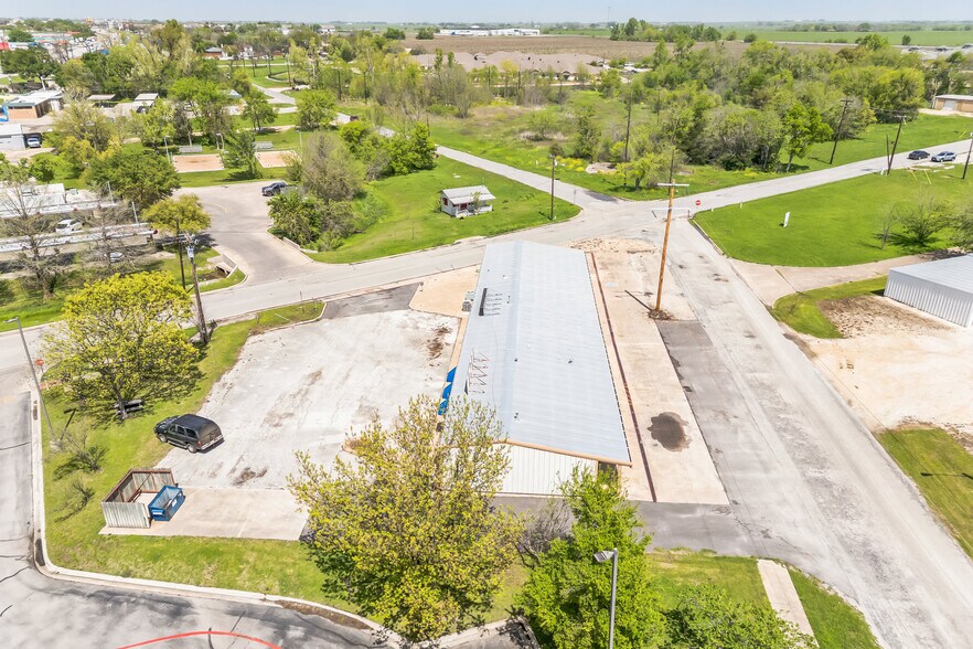 More Photos Of 1611 Old Granger Rd, Taylor Office For Lease