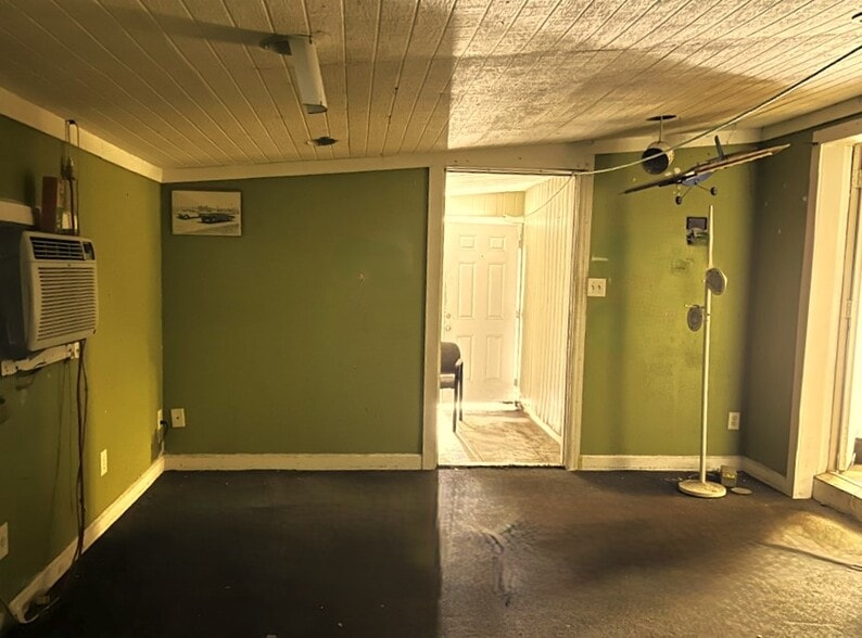 More Photos Of 15001 S Mills Rd, Gulfport Warehouse For Sale
