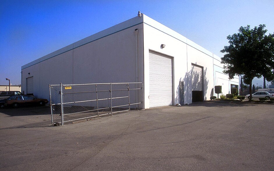 More Photos Of 1931 Sampson Ave, Corona Warehouse For Lease