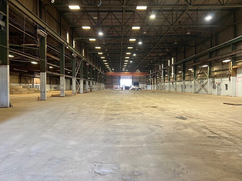 More Photos Of 1 Chandler Rd, Amherst Distribution For Sale