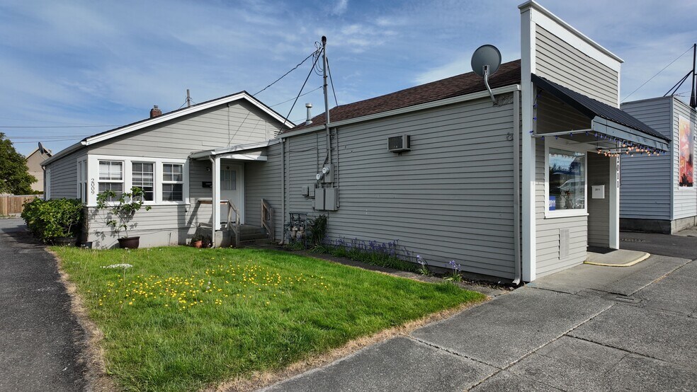 More Photos Of 2001-2011 Commercial Ave, Anacortes Storefront Retail Office For Sale