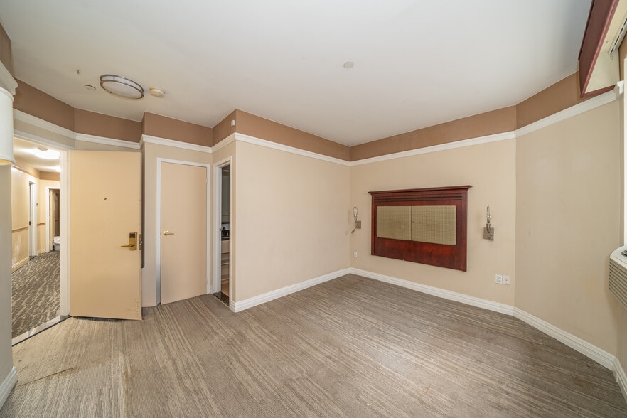 More Photos Of 129 W 46th St, New York Hotel For Sale