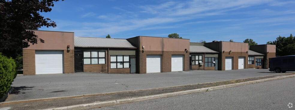 More Photos Of 280 Suburban Ave, Deer Park Warehouse For Lease