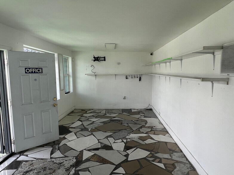 More Photos Of 291 E 5th St, San Bernardino Service Station For Sale