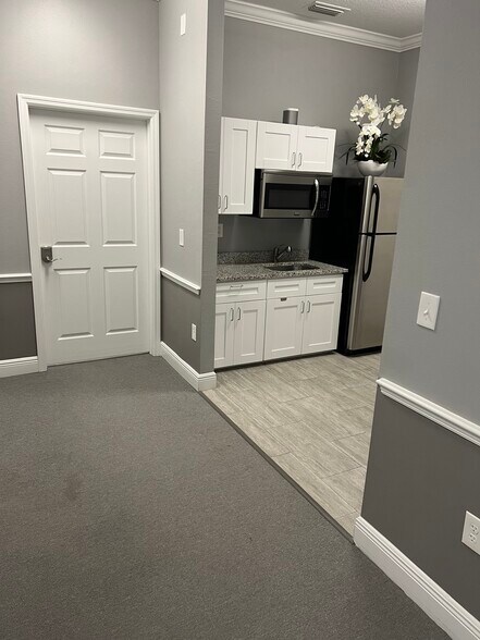 More Photos Of 17850 Hunting Bow Cir, Lutz Office For Lease