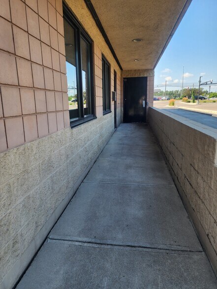 More Photos Of 965-975 W Main St, Tipp City General Retail For Sale