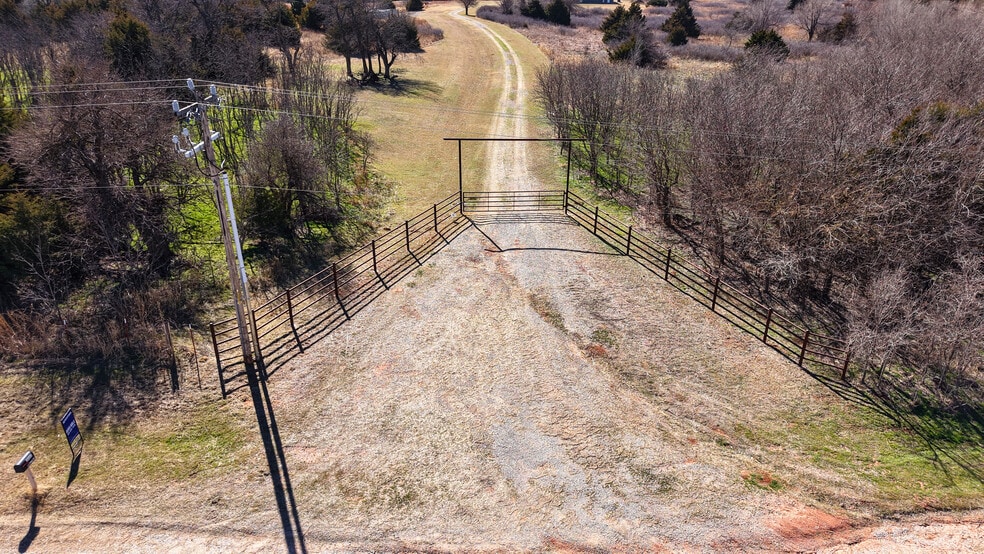 More Photos Of 16730 W Hefner Rd, Yukon Manufacturing For Sale