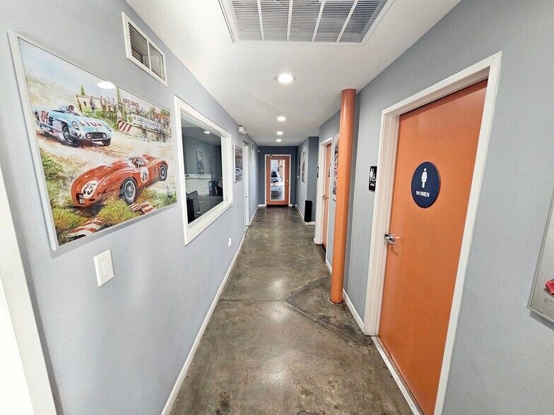 More Photos Of 2420-2424 Ontario St, Burbank Warehouse For Lease