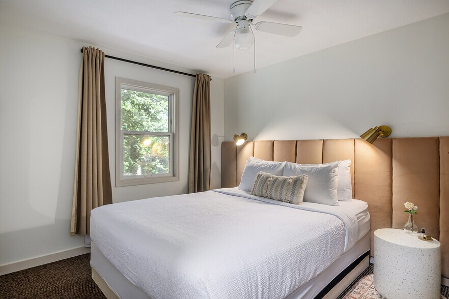More Photos Of 4201 Skaha Lake Rd, Penticton Hotel For Sale