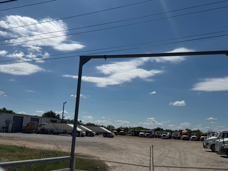 More Photos Of 2895 E US Highway 80, Abilene Warehouse For Lease