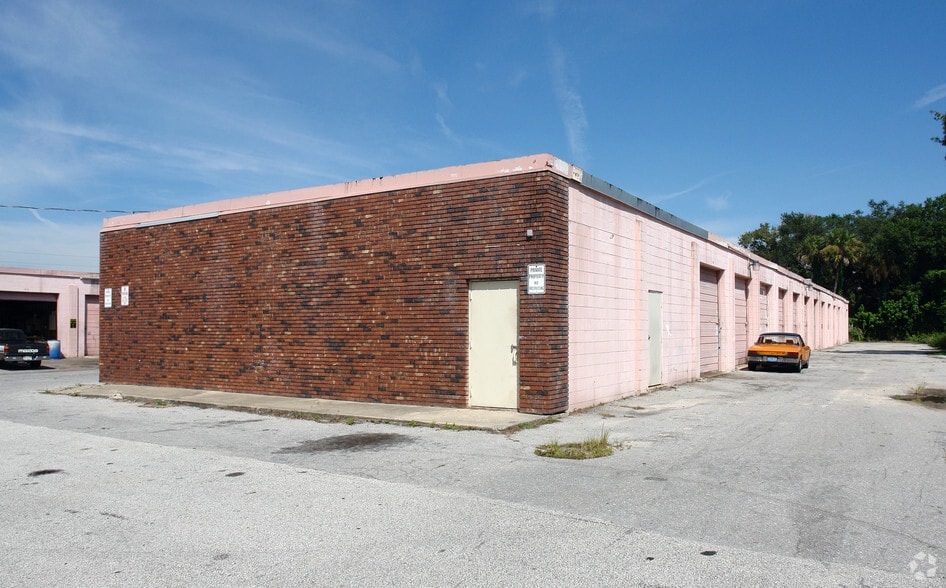 More Photos Of 1520 Peachtree St, Cocoa Self Storage For Sale