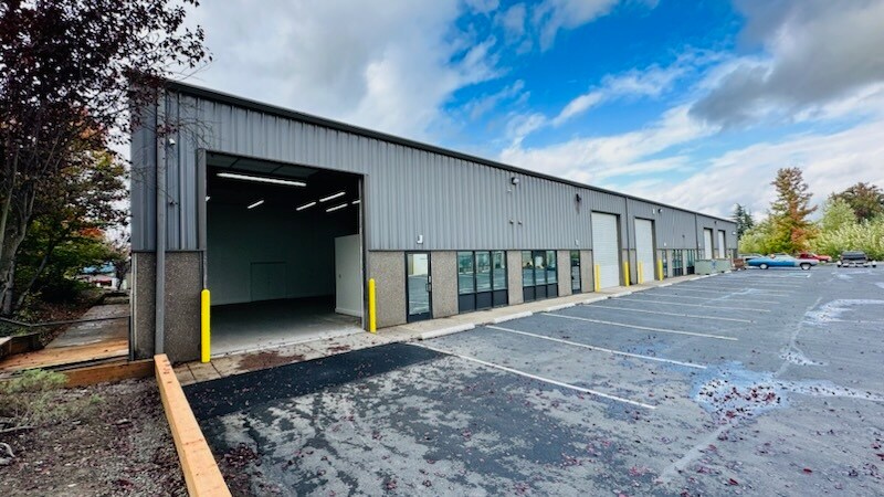 More Photos Of 2615 SE 39th Loop, Hillsboro Warehouse For Lease