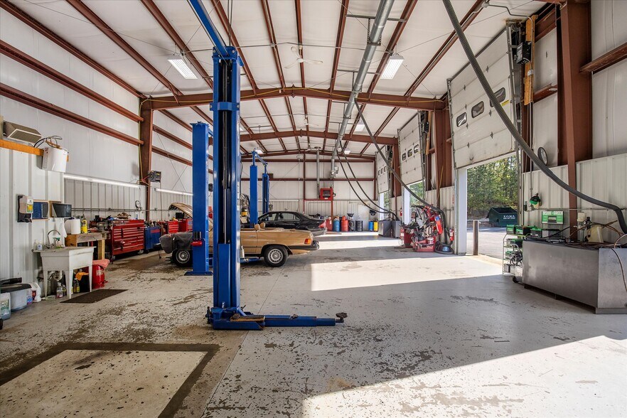 More Photos Of 7 Colonel Dr, Bourne Auto Repair For Sale
