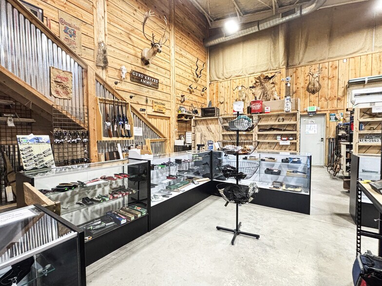 More Photos Of 350-352 E Bridge St, Hotchkiss Office For Lease