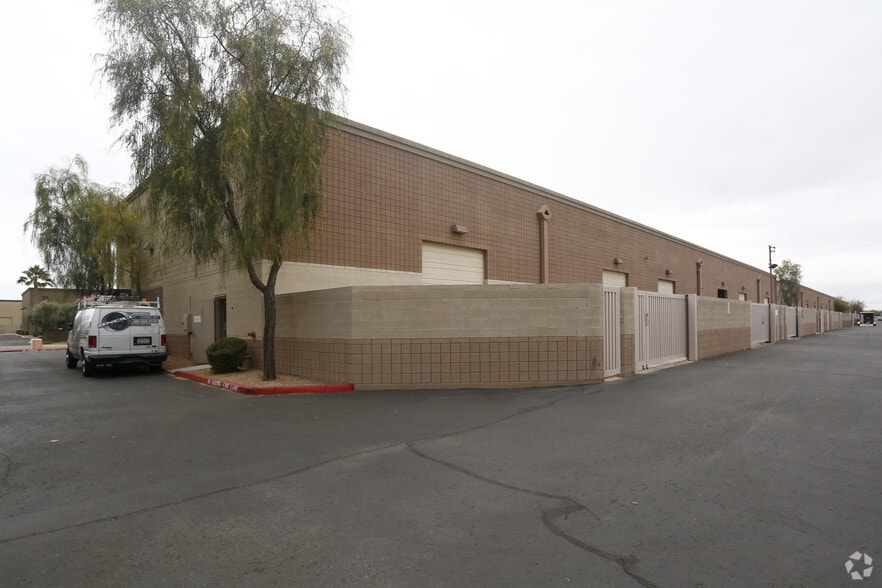 More Photos Of 219 S William Dillard Dr, Gilbert Showroom For Sale