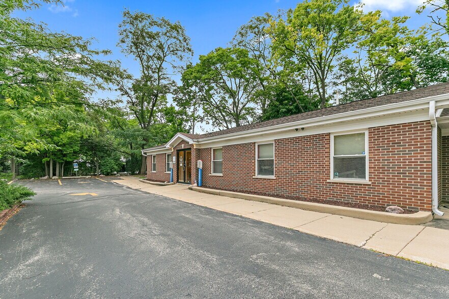 More Photos Of 712 W Main St, West Dundee Medical For Sale