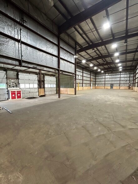 More Photos Of 15 Eagle St, Phelps Manufacturing For Lease