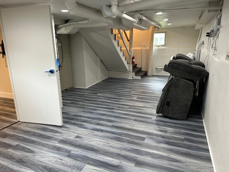 More Photos Of 1705 Commercial St SE, Salem Office Residential For Sale