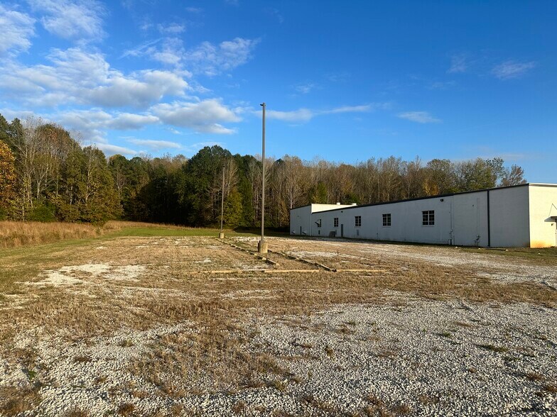 More Photos Of 944 Highway 15 N, New Albany Warehouse For Lease